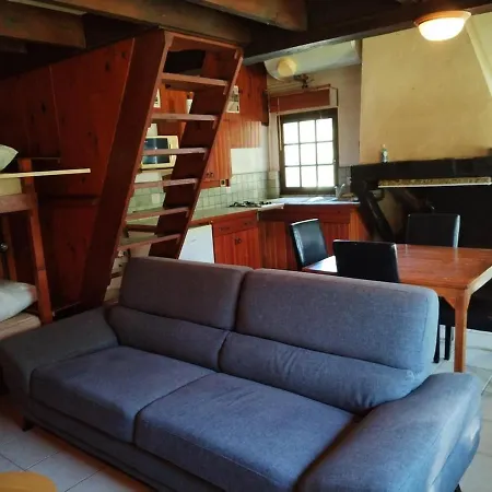 Petite Maison Avec Jardin A L'entree De *