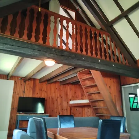 Petite Maison Avec Jardin A L'entree De *