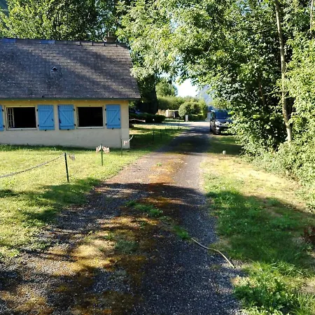 Petite Maison Avec Jardin A L'entree De *