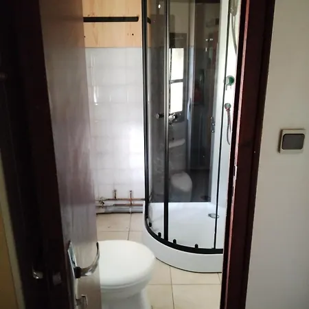 別荘 Petite Maison Avec Jardin A L'entree De *